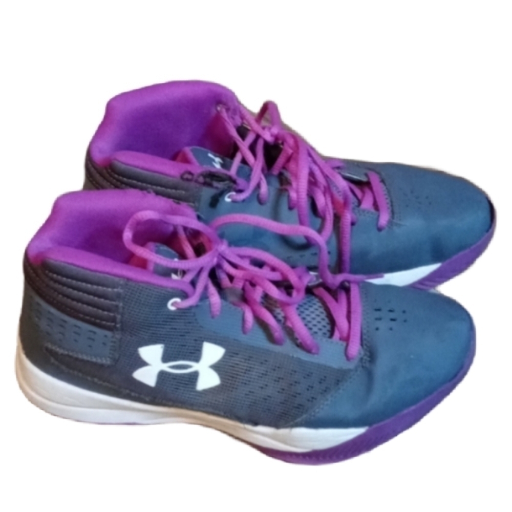 Under Armour tennis shoes 5.5 youth